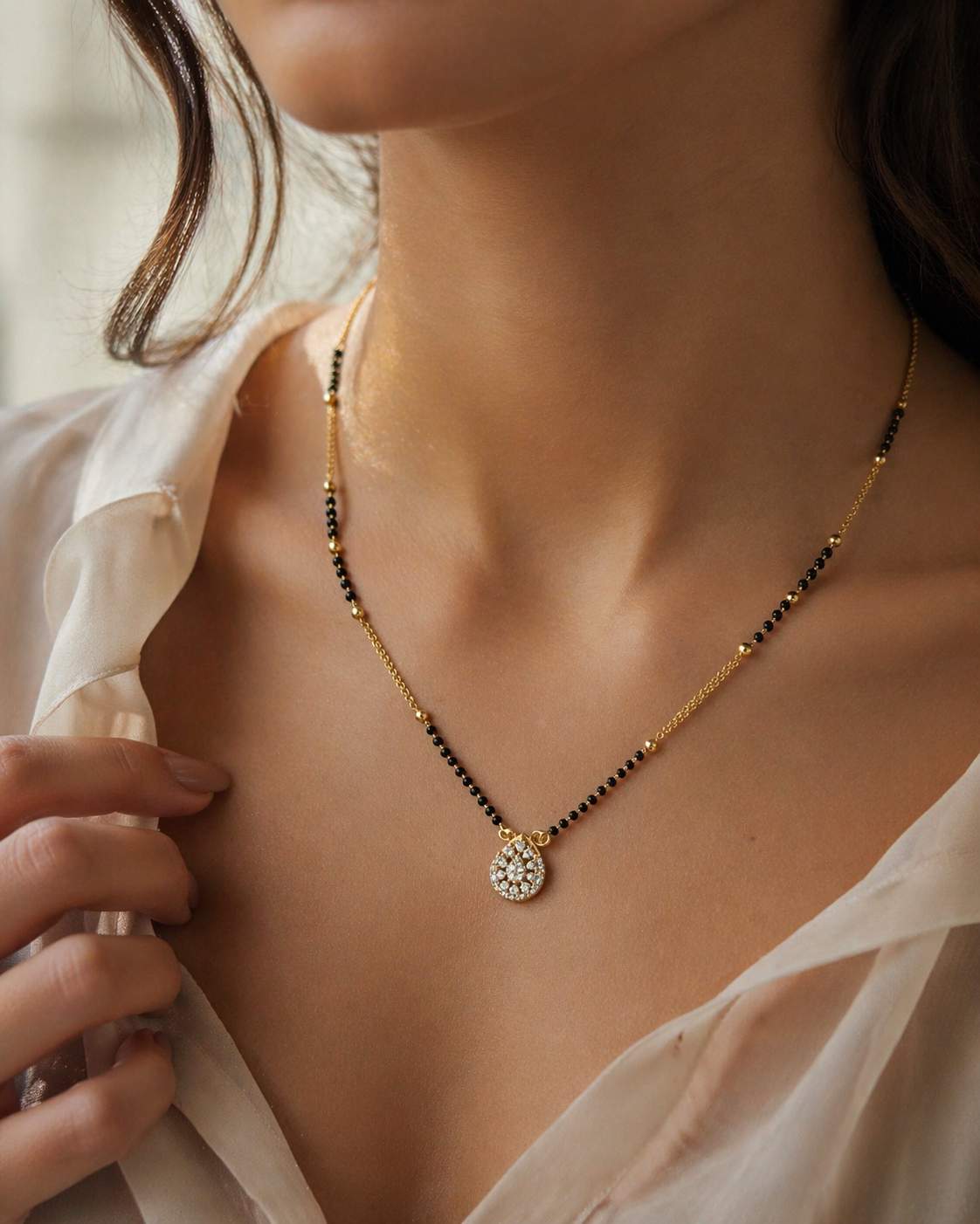 Round Diamond Pendant Black Bead Mangalsutra